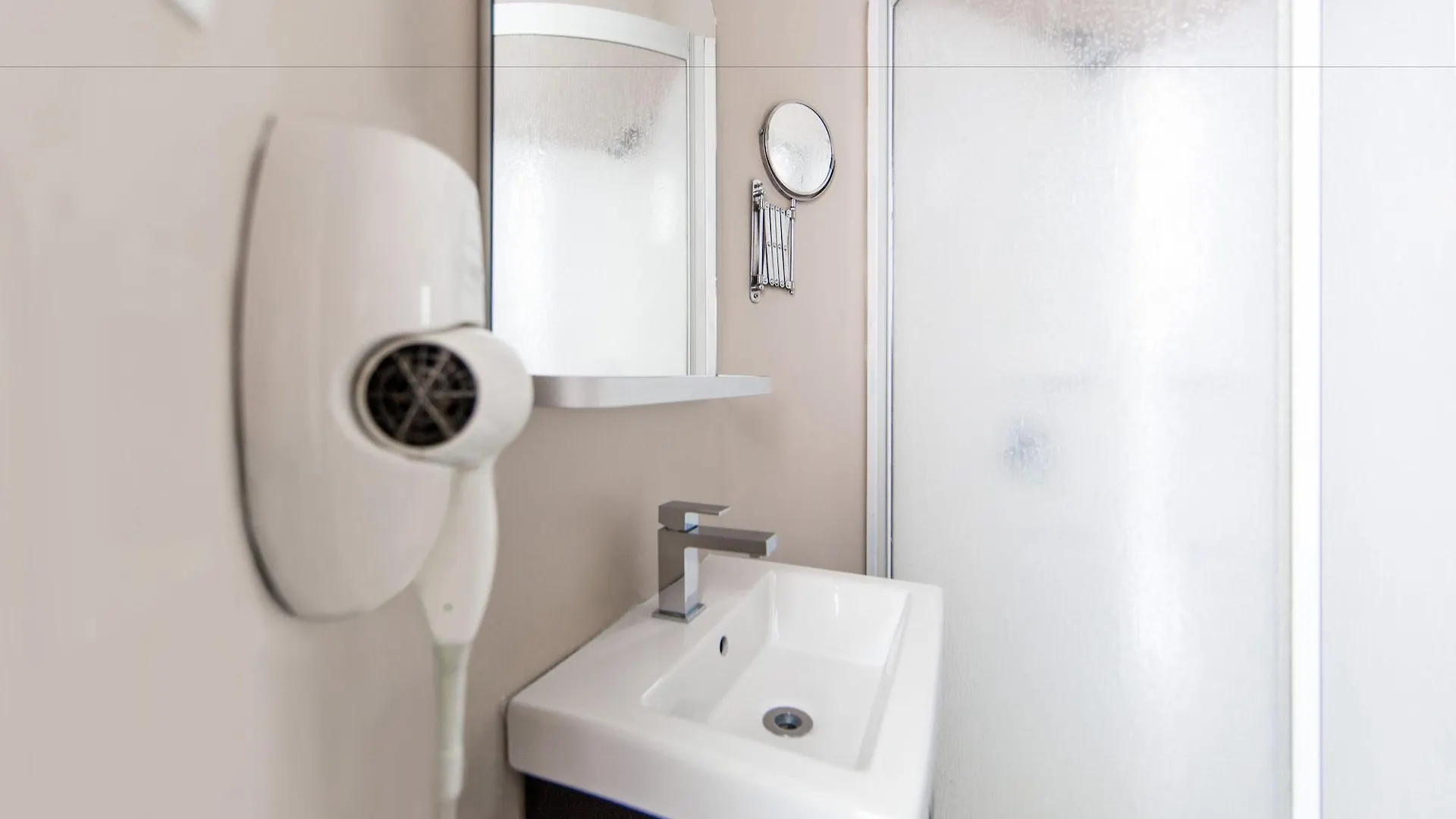Auberge&Hotel Montreal Espace Confort 3*,